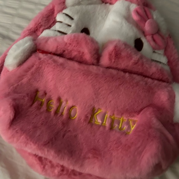 Hello kitty fluffy backpack - Picture 5 of 6